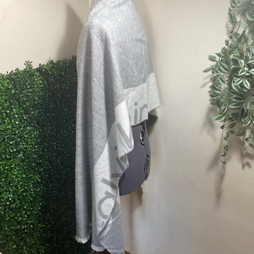 Calvin Klein logo Large wrap/Scarf OS